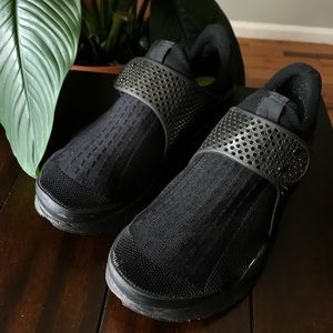 Nike black sock darts sz 7